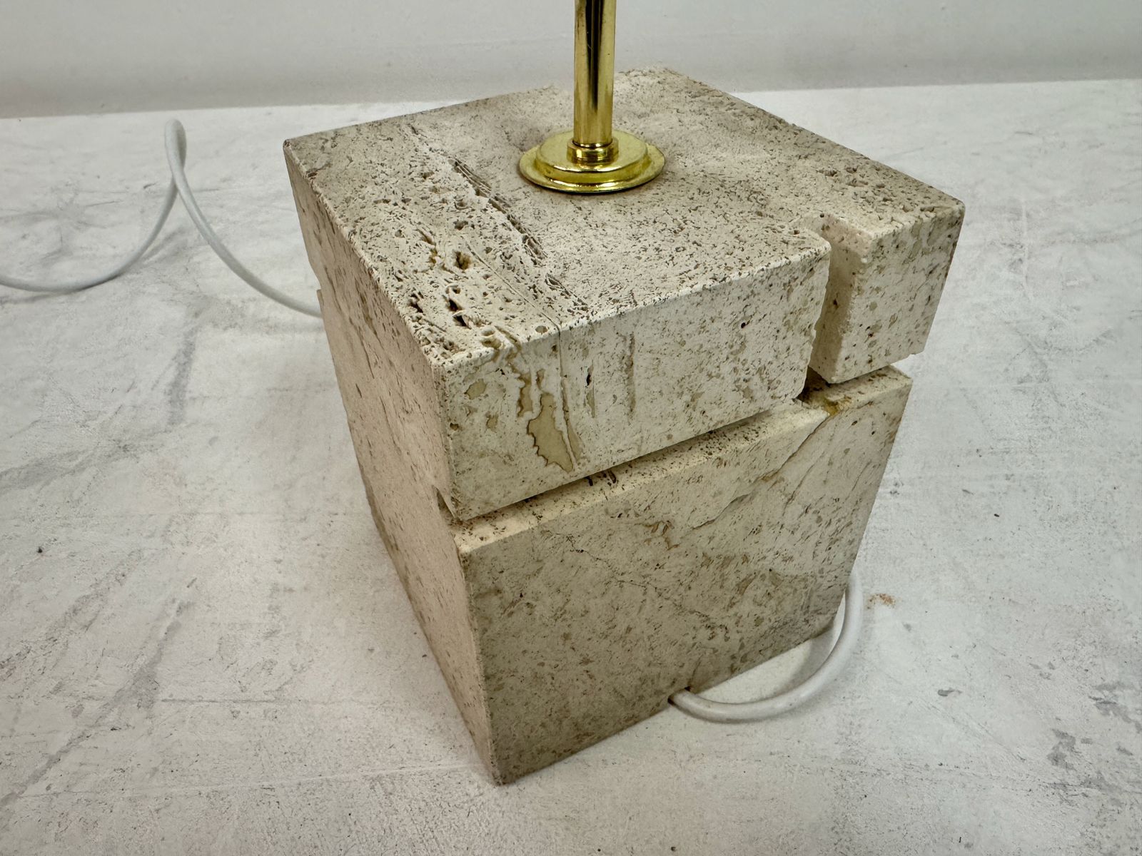 photo vinterior 1970s Italian Travertine Lamp By Fratelli Manelli