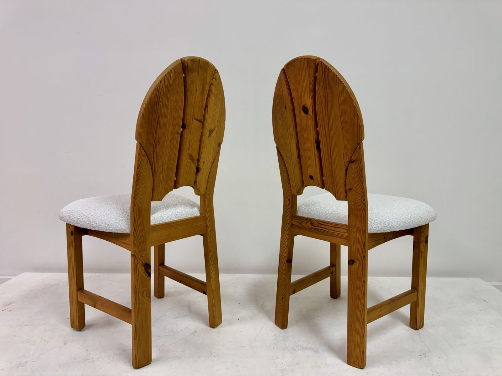 photo vinterior Set Of Six Pine And Boucle Scandianavian Dining Chairs