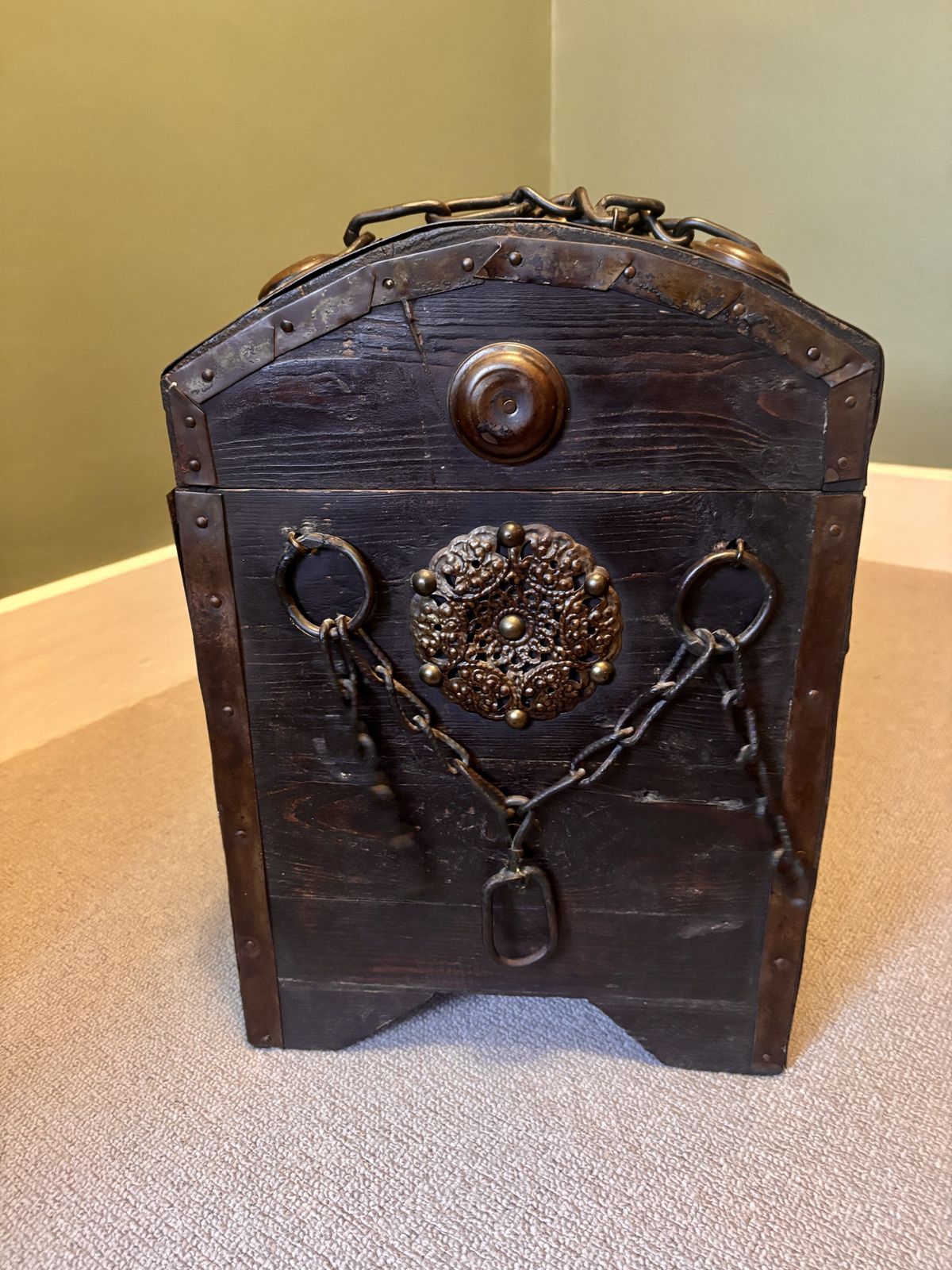 Vintages Antique Egyptian Wooden Pirates Chest Trunk photo vinterior