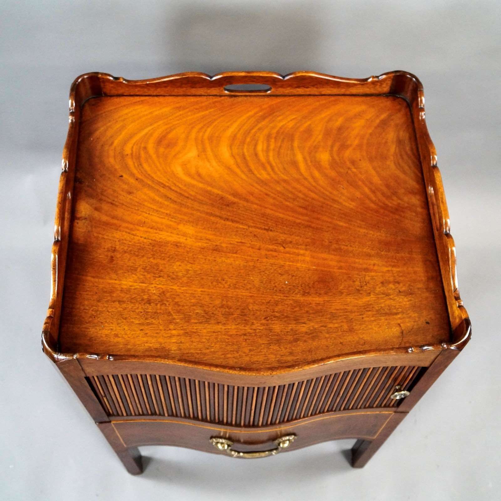 A Rare Serpentine Tray Top Commode photo vinterior