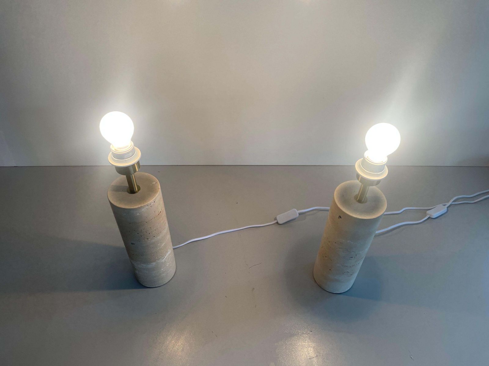 photo vinterior Cylindrical Design Travertine Pair Of Table Lamps, 1980s, Italy