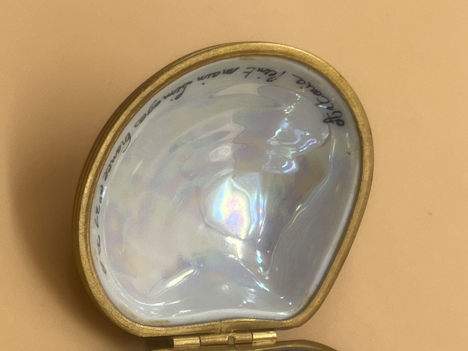 Artoria Limoges Porcelain France Venus Clam Shell With Luster Design Hand Painted Trinket / Jewelry Box With Clasp Fastener. photo 175.0