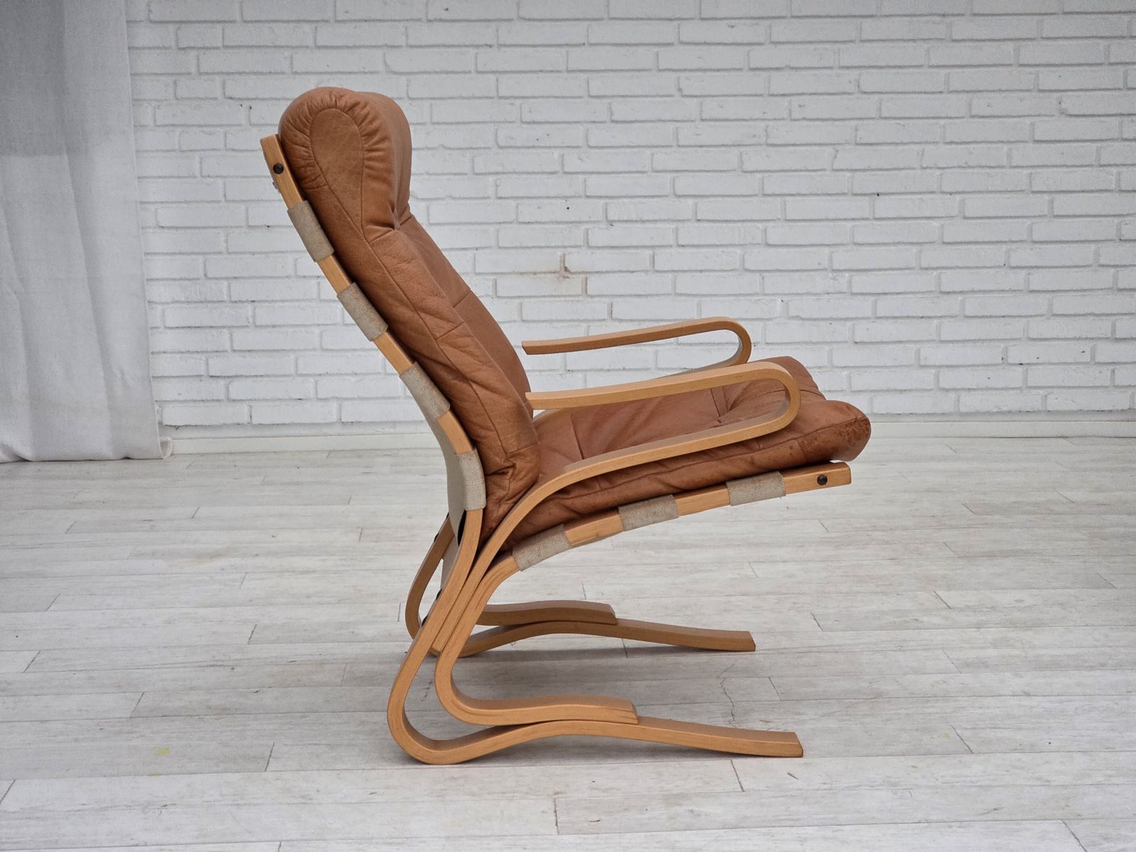 Jaren 1970, Noorse Fauteuil, Model "Kengu", Meubelsleder. photo for sale