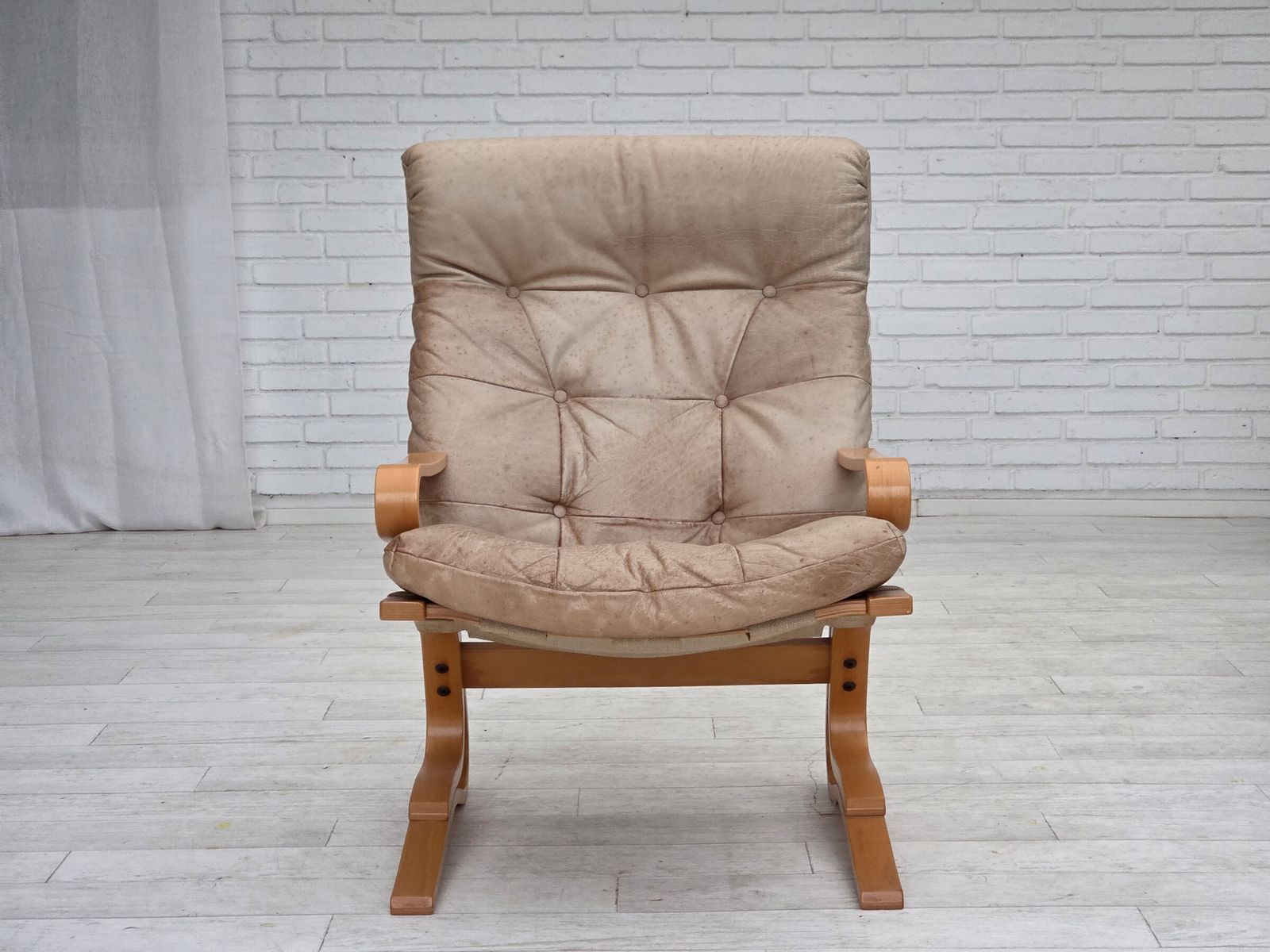 1970s, Norwegian Armchair, Model "Kengu", Beige Furniture Leather. photo vintage