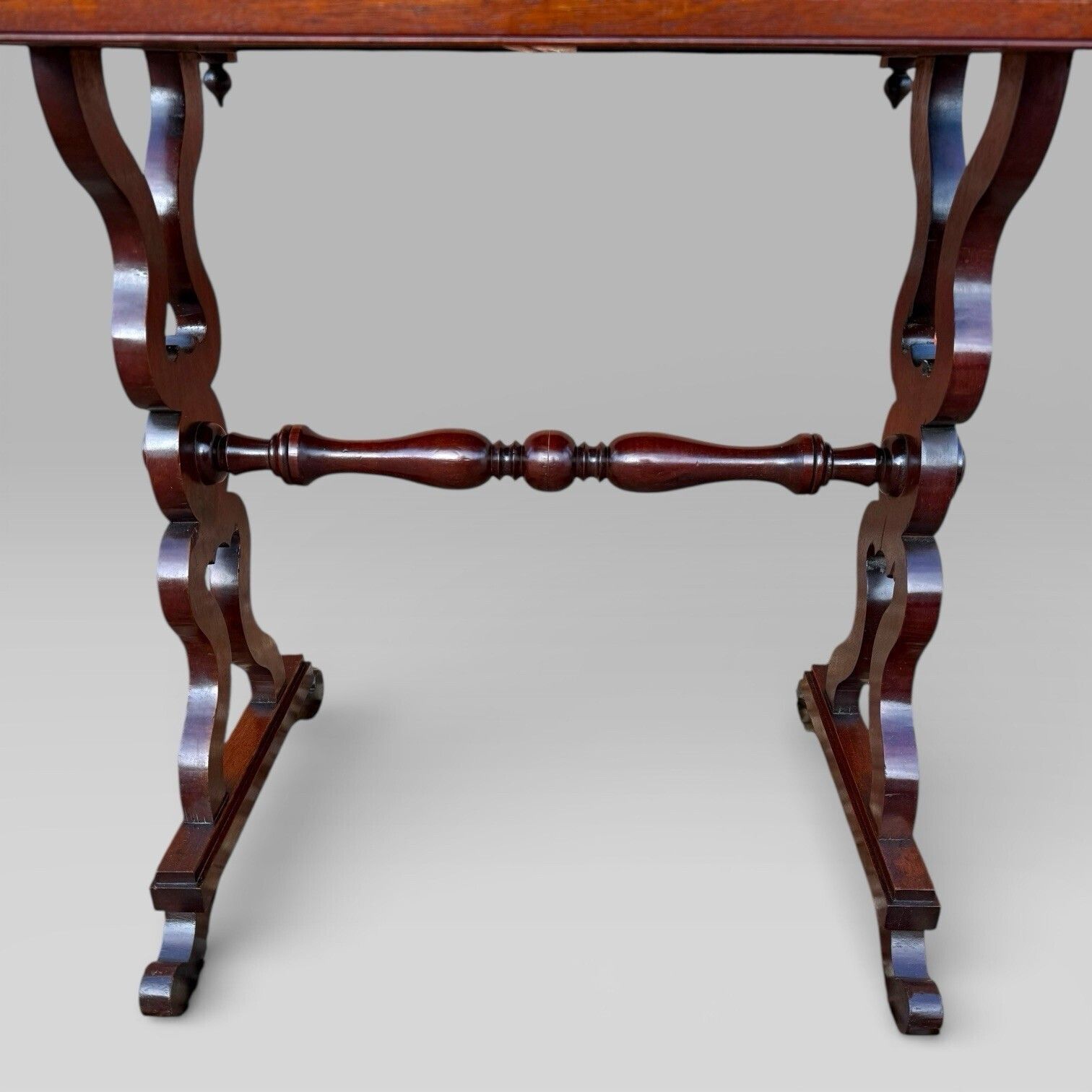 photo furniture Antique Victorian Mahogany Centre Table / Occasional Table With 2 Drawers