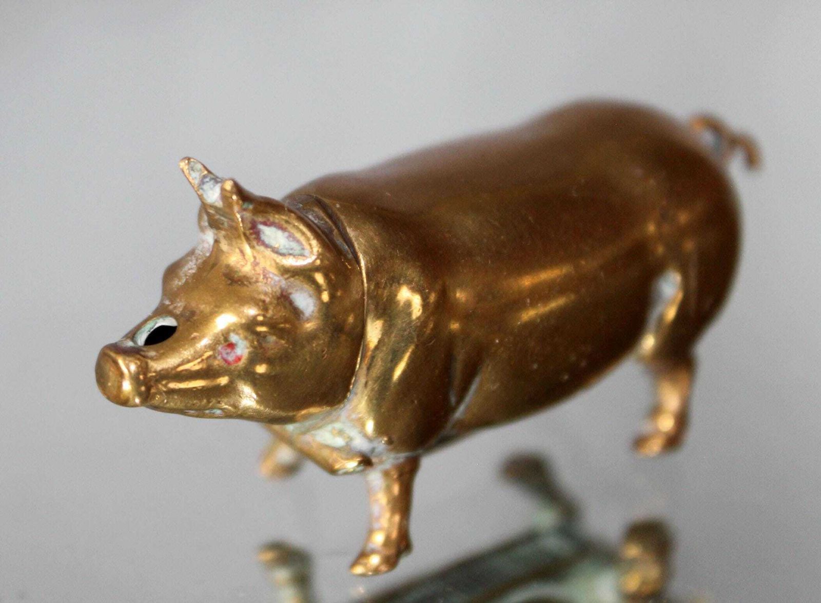 photo vinterior Antique Brass Pig Go To Bed Vesta Case, Match Holder, Night Light, British Victorian Novelty, Match Striker, Hinged, 19th Century
