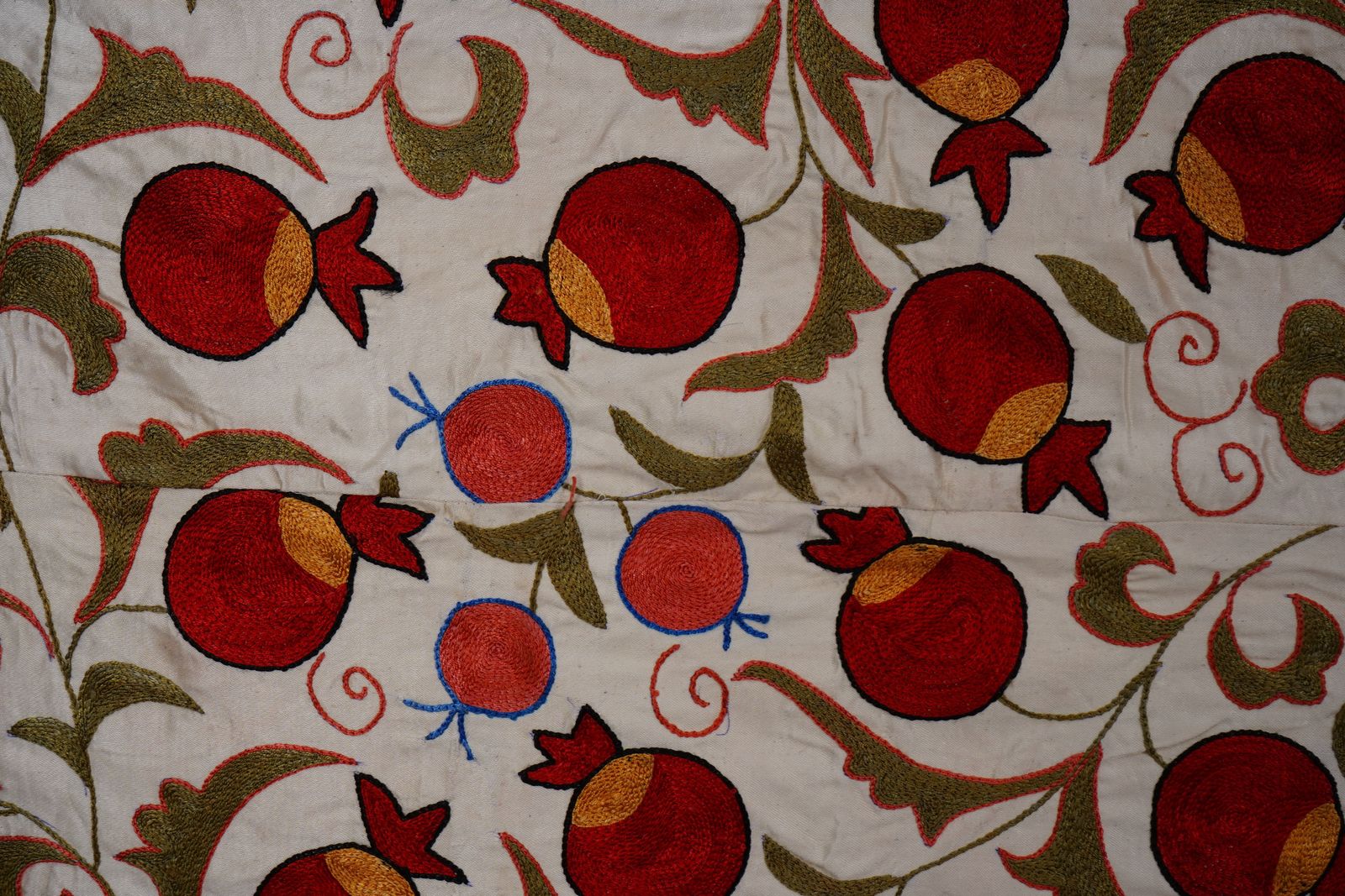 Red Uzbek Suzani Wall Hanging – Pomegranate & Animal Motif Embroidered Textile '7'5'' X 10'2'' photo vinterior