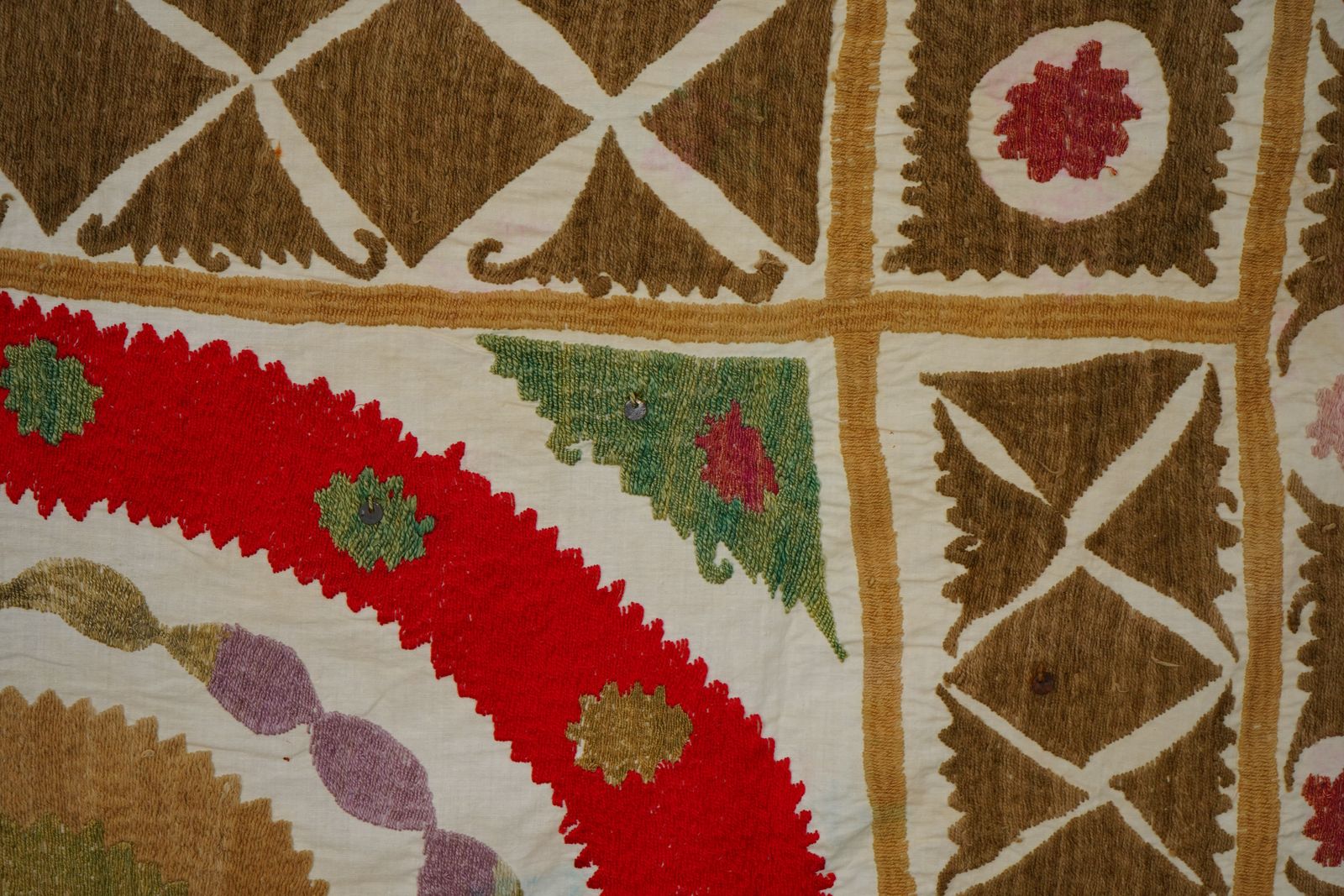 photo furniture Uzbek Suzani Textile, Red Brown Green Handmade Embroidered Fabric 4'1'' X 4'4''