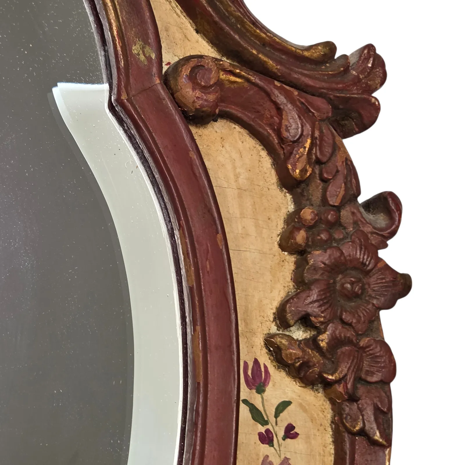 photo for sale Miroir en bois sculpté peint à la main, verre biseauté, vers 1940