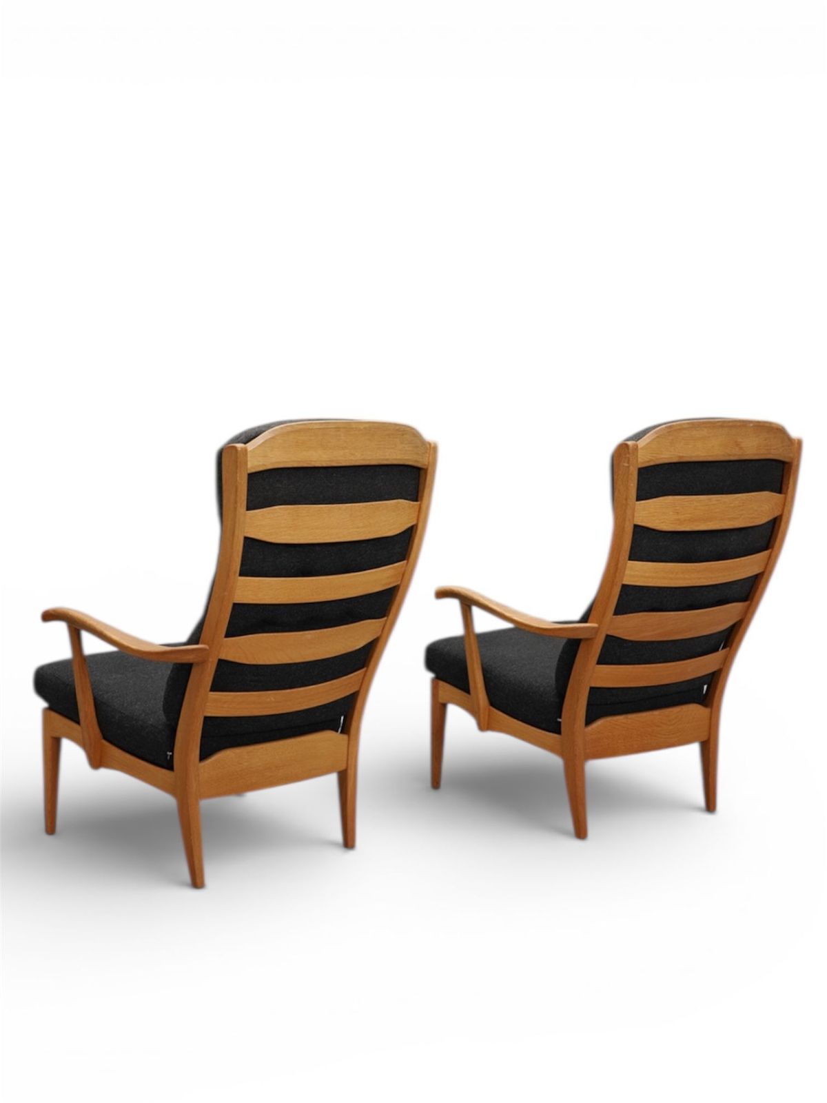 Carl Malmsten ‘Stora Fjäderbrickan’ Oak Lounge Armchairs . photo vinterior