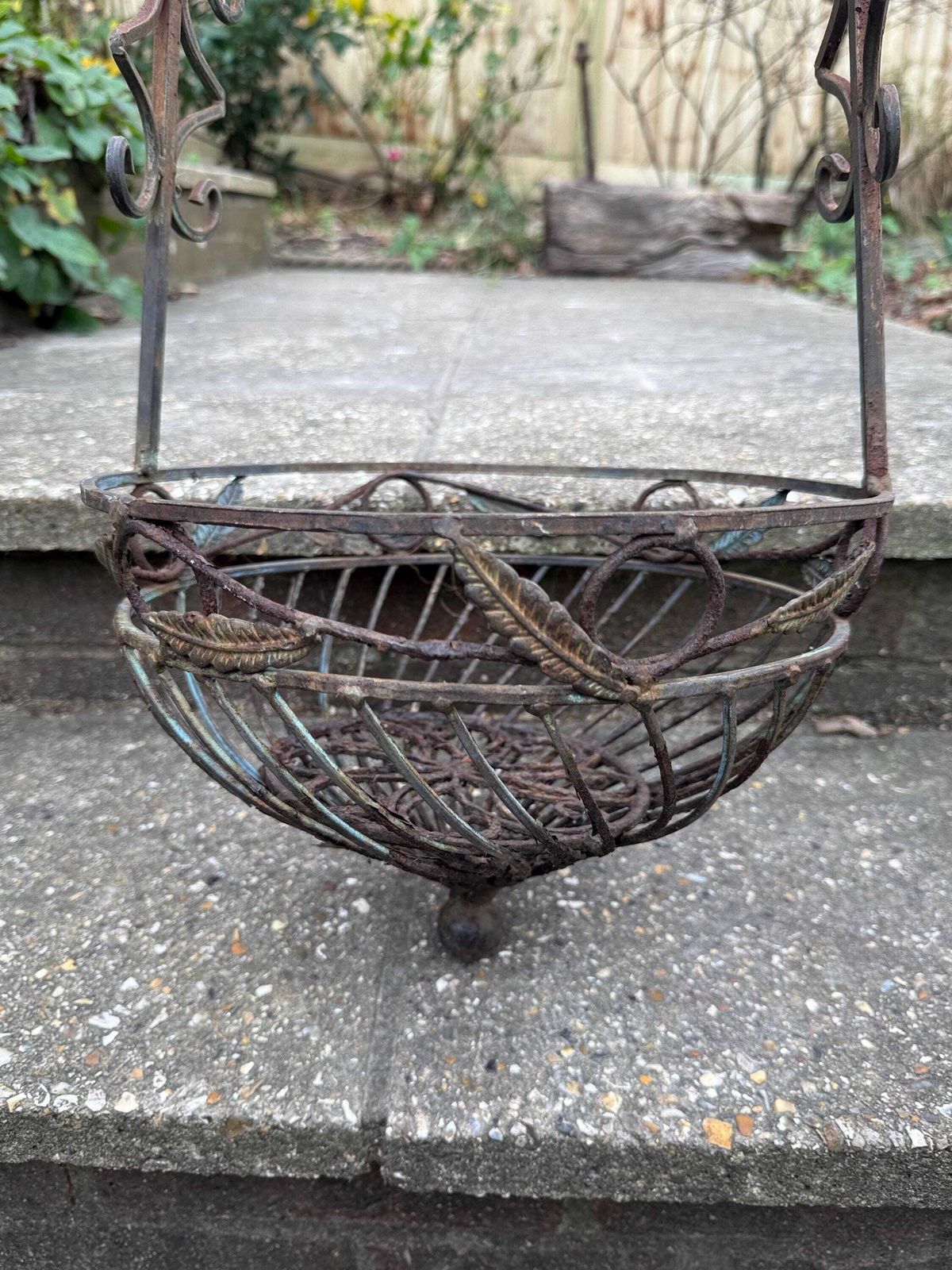 photo furniture Vintage Wrought Iron Hanging Plant Stand With Basket, Vintage Jardiniere, Hanging Basket, 1970s Garden Decor (1)