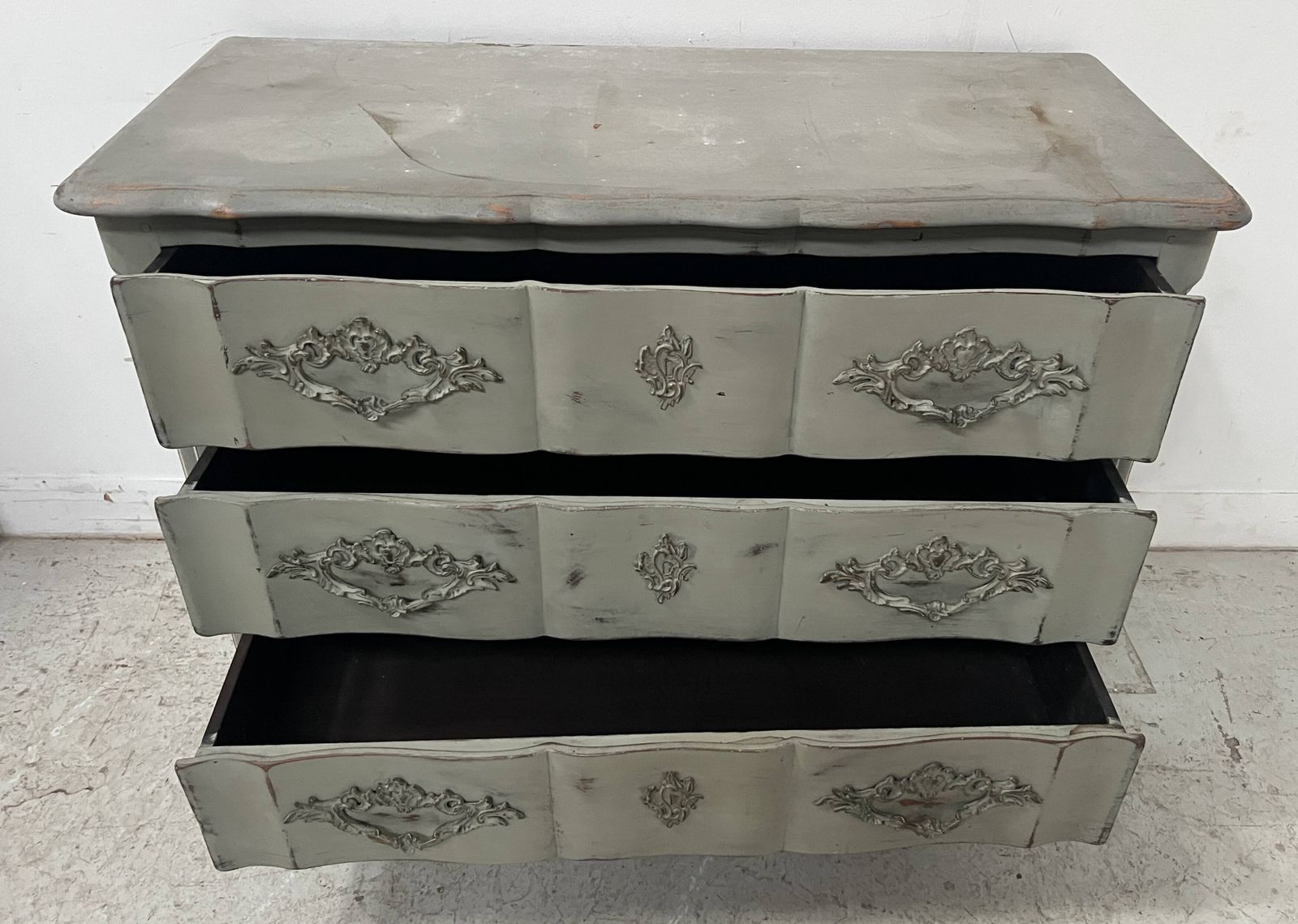 photo vinterior Louis XV Style Serpentine Commode In Patinated Oak, 20th Century
