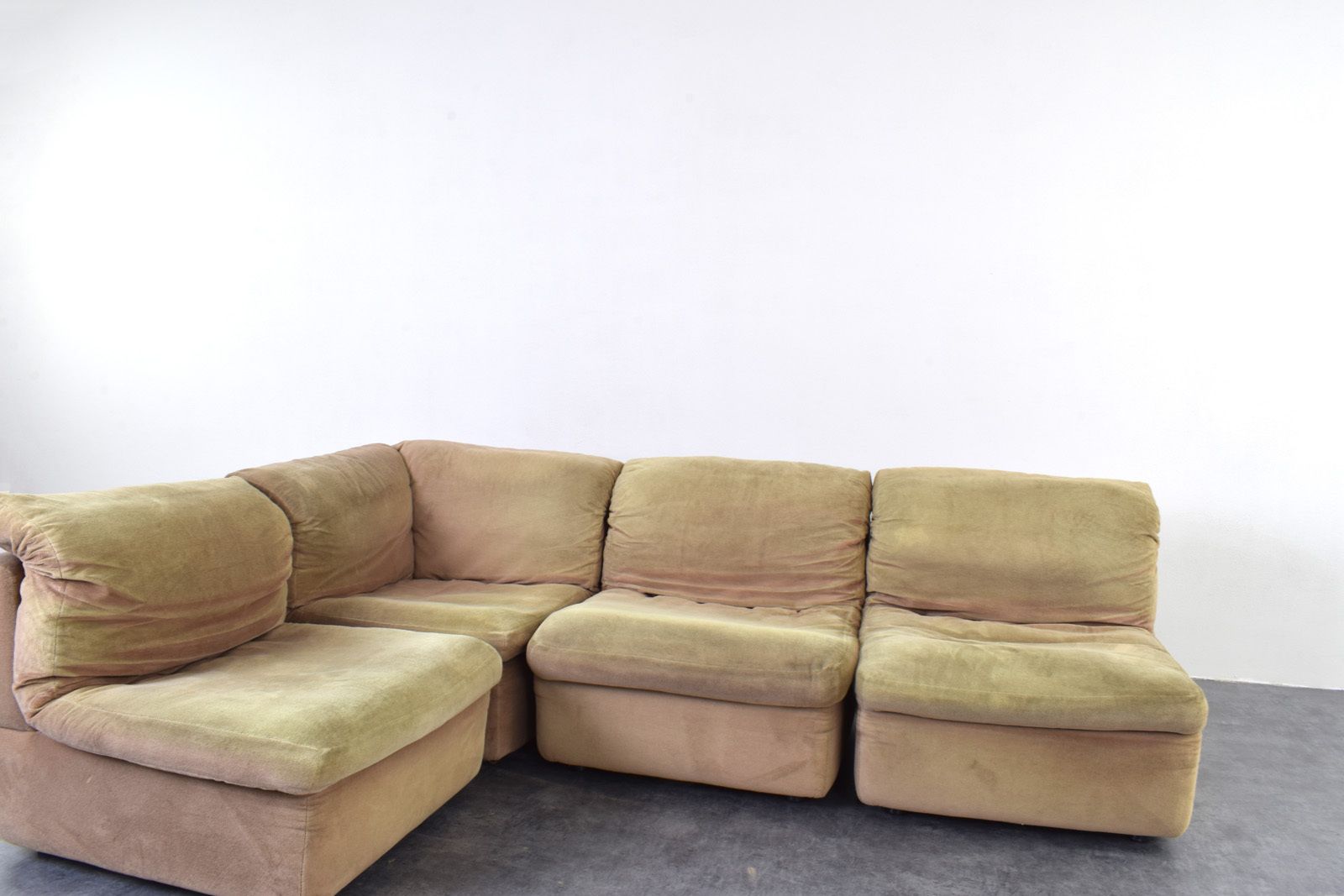 Mid Century Modular Corner Sofa By Rolf Benz, 1970s. photo 2150.0
