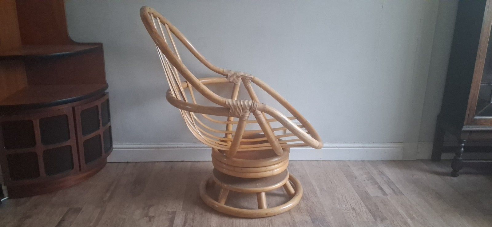 photo furniture Original 1970's Angraves "Invincible" Mid Century Bamboo Swivel Armchair