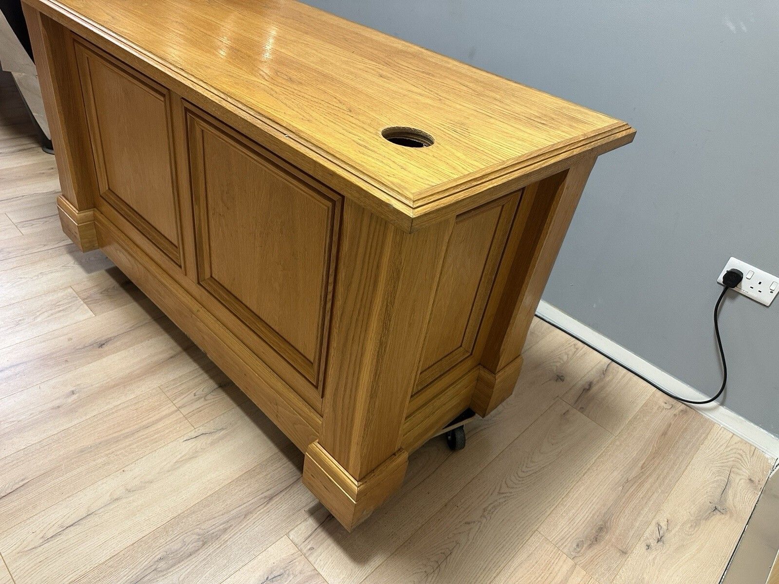 Impressive Straight Oak Executive Pedestal Captains Bankers Partners Desk #40 photo for sale