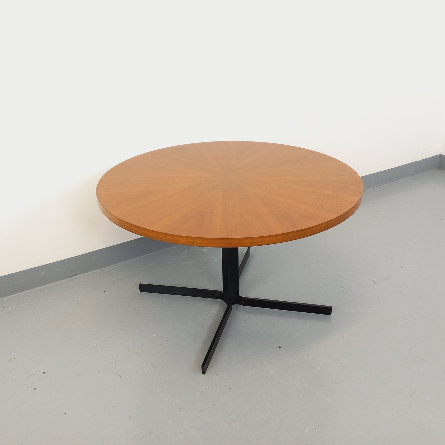 photo vinterior Scandinavian Round "Raise And Lower" Coffee Table In Teak And Metal