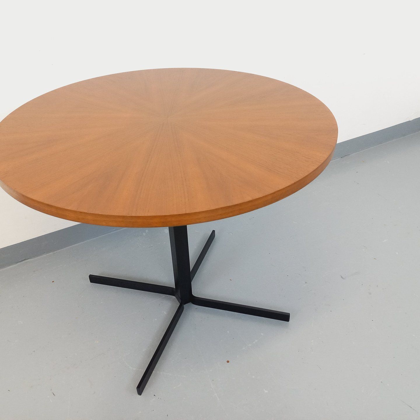 photo buy Scandinavian Round "Raise And Lower" Coffee Table In Teak And Metal