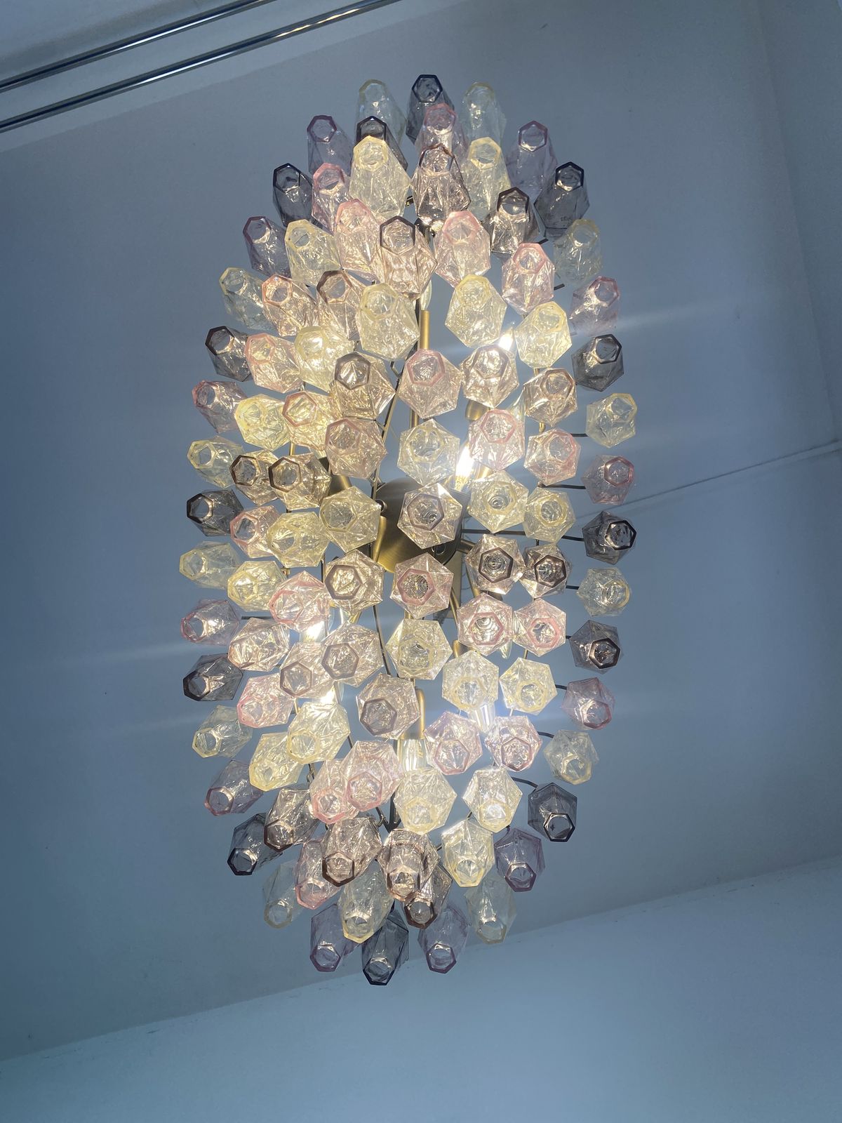 Contemporary Multicolored Oval “Poliedri” Murano Glass Burnish Chandelier In Venini Style photo Lighting
