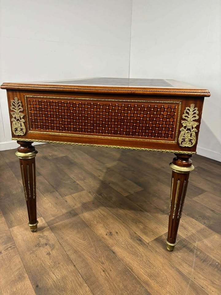 photo vinterior Continental Reproduction Walnut Veneered Tooled Inlaid Desk (Style Of Louis XVI)