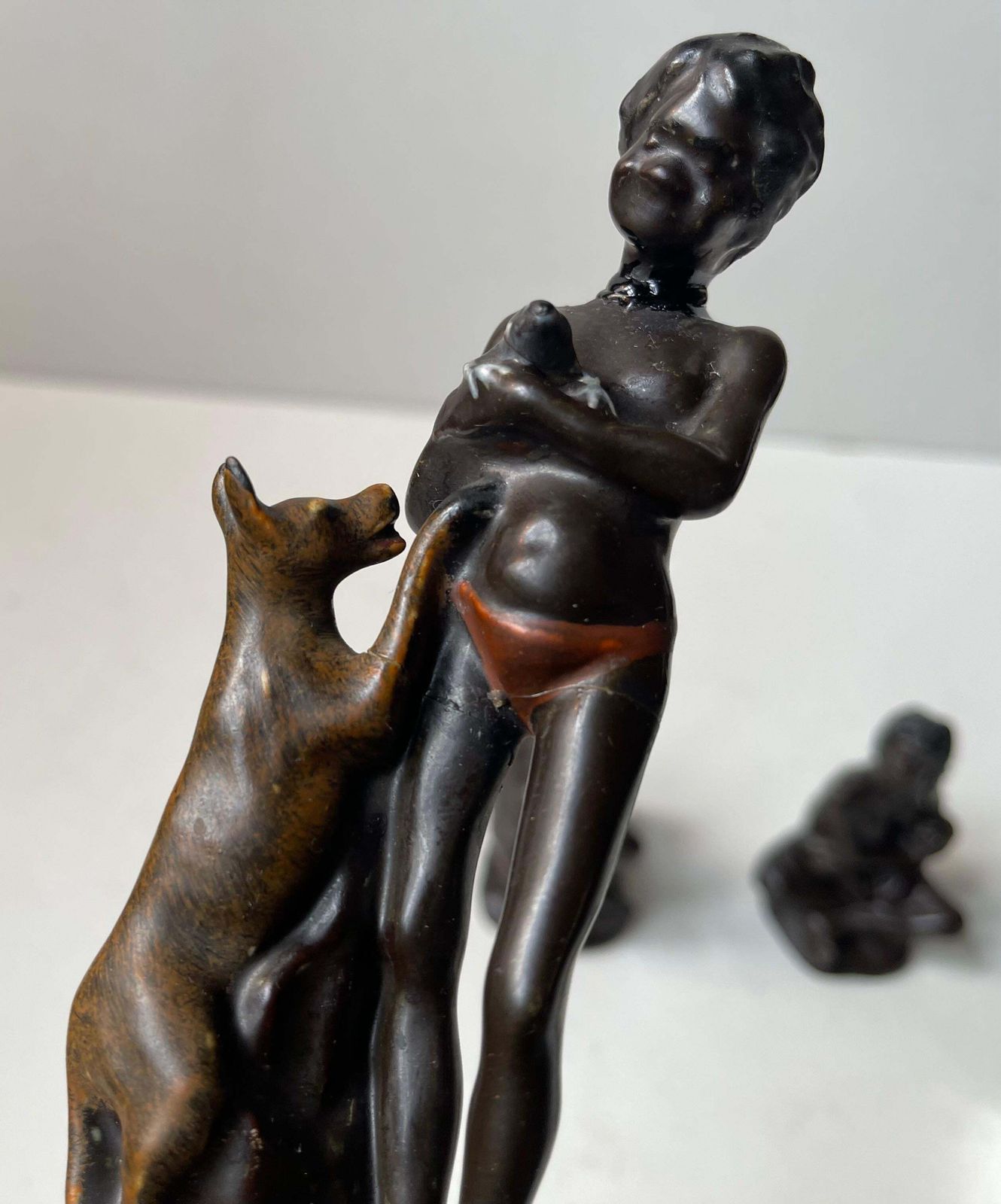 2039.0 Darbyshire Pottery Family Of Aboriginal Indigenous Figurines, 1950s, Set Of 3 photo