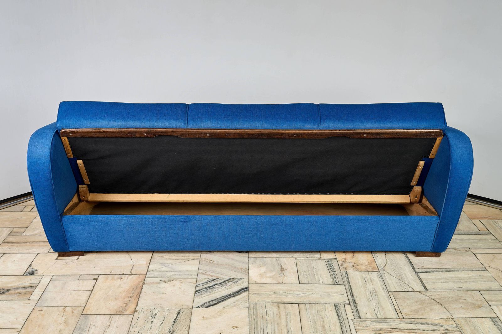 Catalogue Art Deco Sofa H 363 Designed By Jindrich Halabala For Up Zavody. photo 1600.0