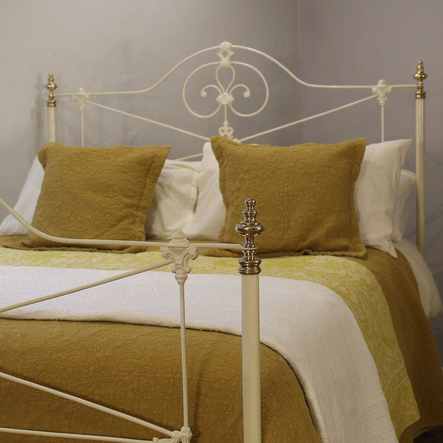 King Cast Iron Antique Bed In Ivory And Brass, Circa 1880 photo vintage