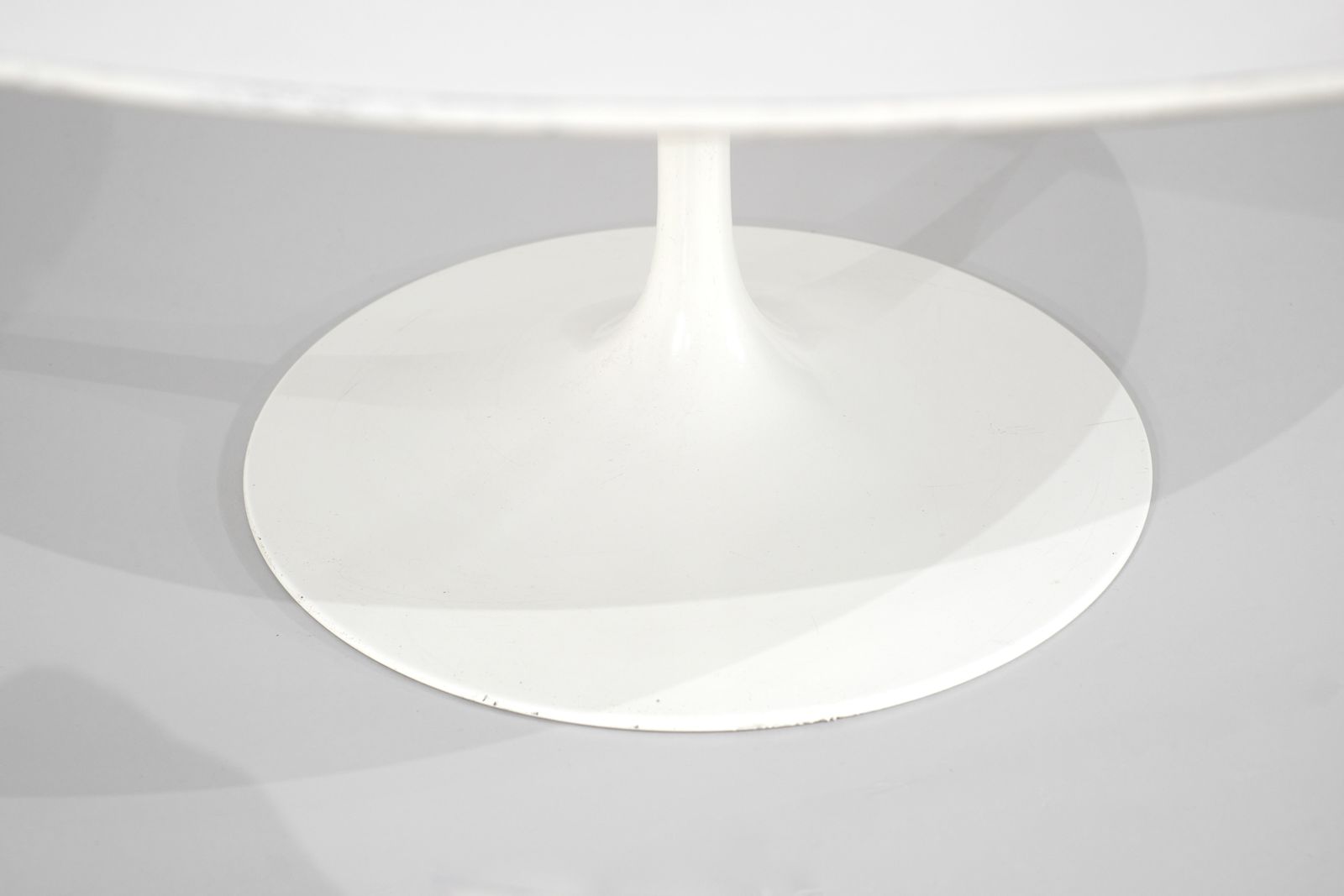 Coffee Table " Tulip " Laminated By Eero Saarinen For Knoll, USA. photo furniture