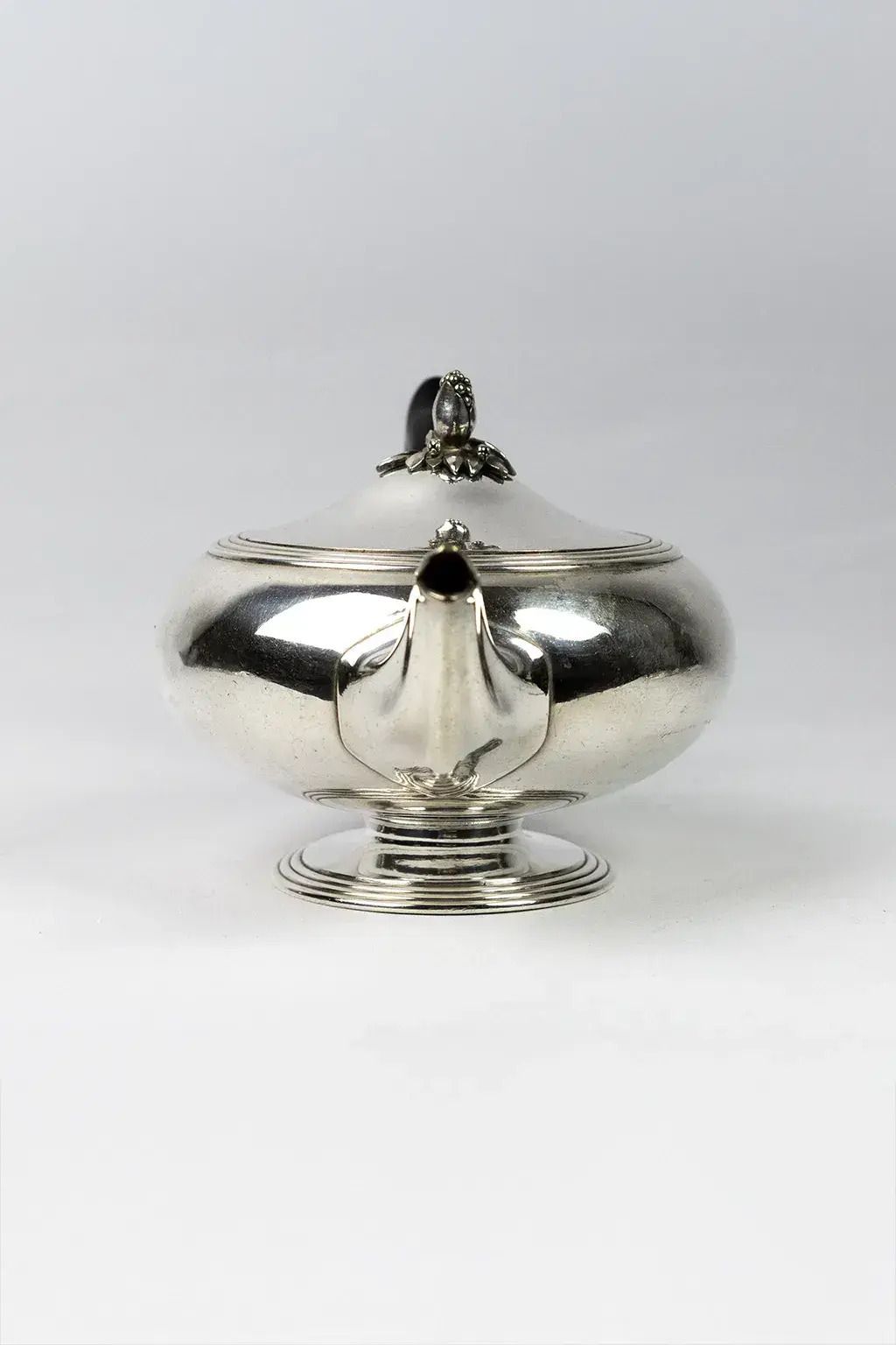 Christofle Teapot In Silver Plated Metal And Blackened Wood – Triple Filet Model, Late 19th Century photo vinterior