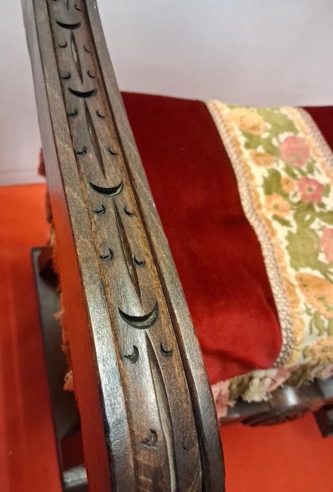Share Italian Renaissance Style Dante Luther Chair With Intricate Carving photo 265.0