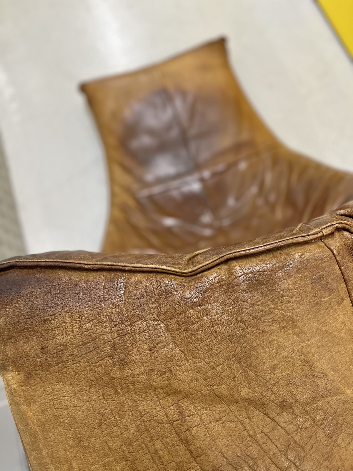 photo buy Montis The Rock Leather Chair By Gerard Van Den Berg