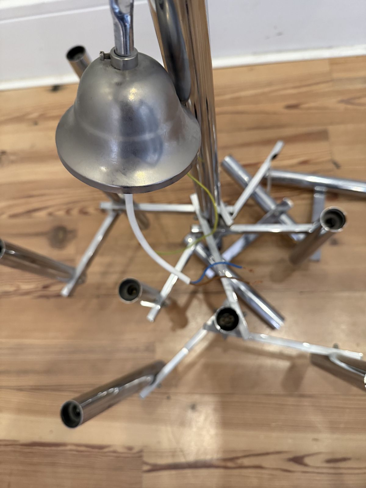 photo furniture Vintage Italian Gaetano Sciolari Style Chrome Metal Chandelier (Needs Restoration)