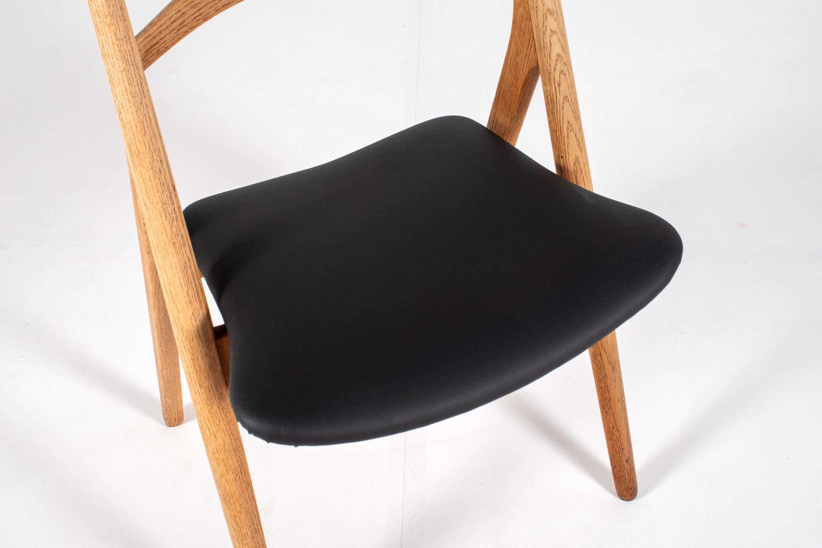 photo for sale Sawbuck Chairs By Hans J. Wegner – Set Of 5, Model Ch29, Oak, 1950s
