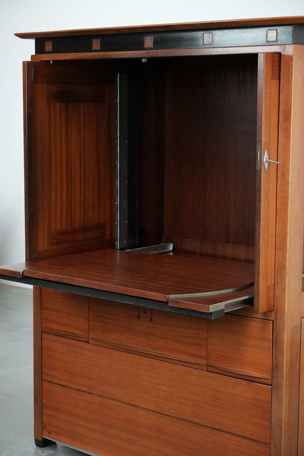Stijlvol Art Deco Design Kast / Audio  / Tv Meubel Met Fraaie Details photo buy