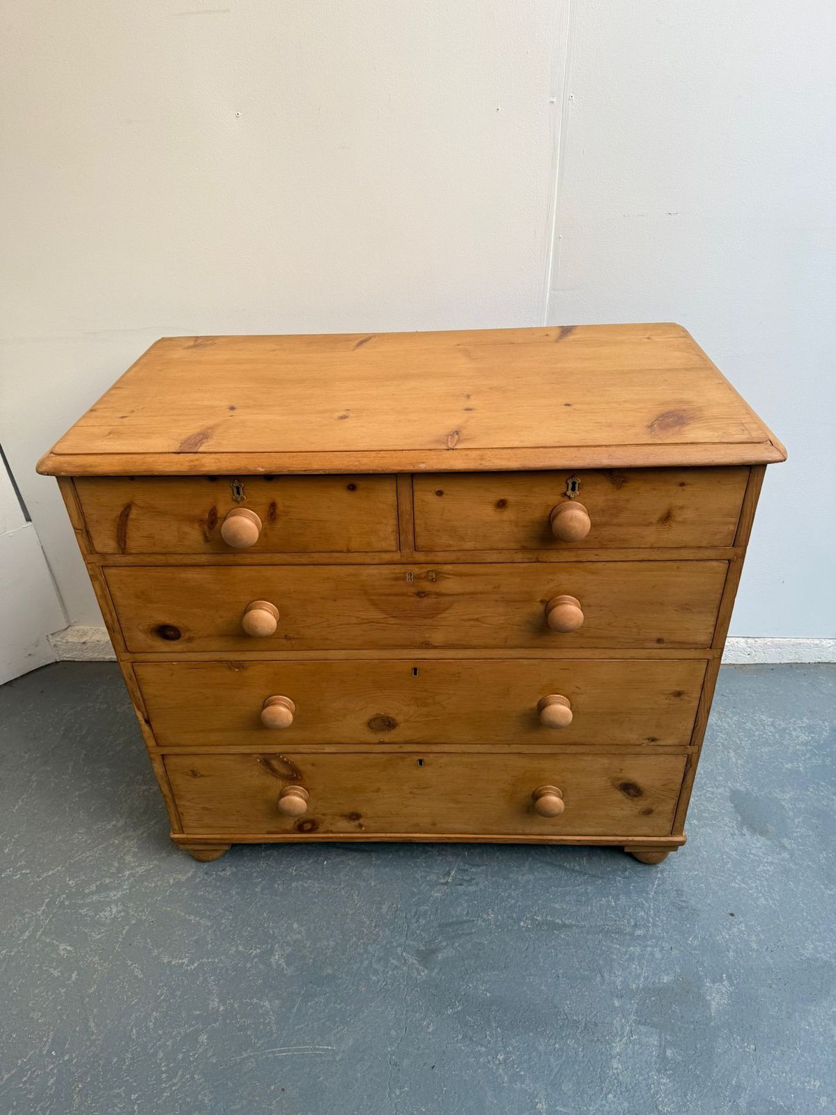 A Superb Low Pine Victorian Waxed 5 Drawer Chest Of Drawers photo for sale