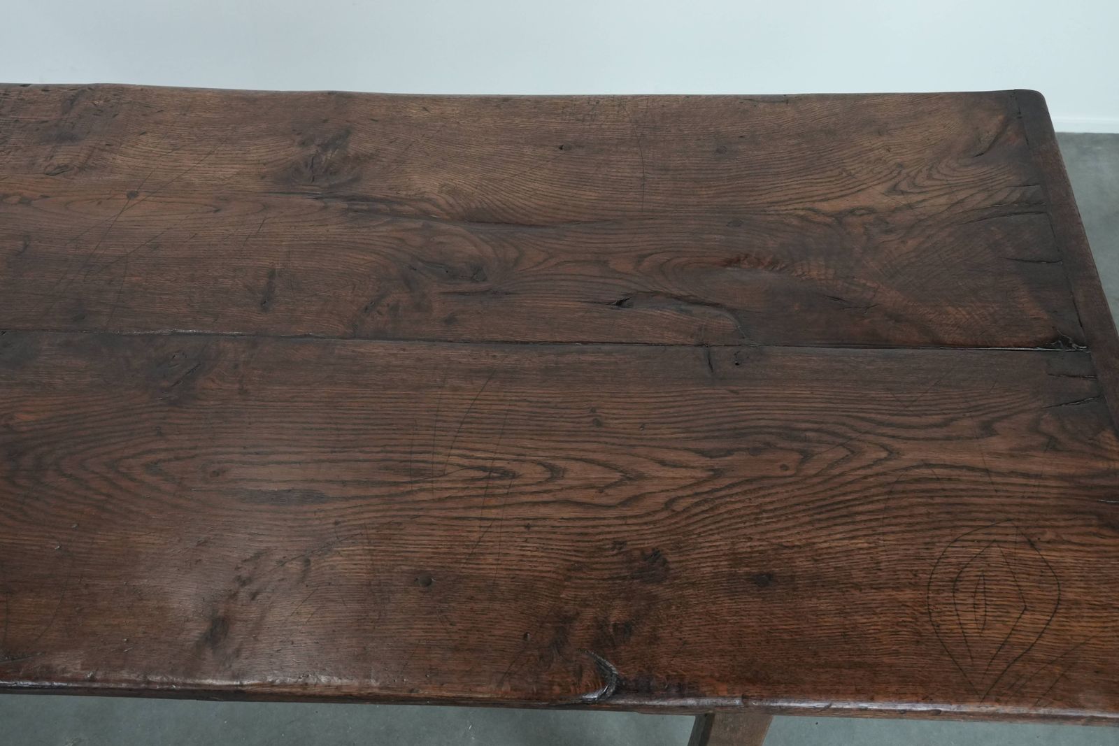 Unique Antique Rural English Oak Dining Table From The Early 18th Century For 4 To 6 People With Beautiful Details And A Beautiful Patina photo vintage