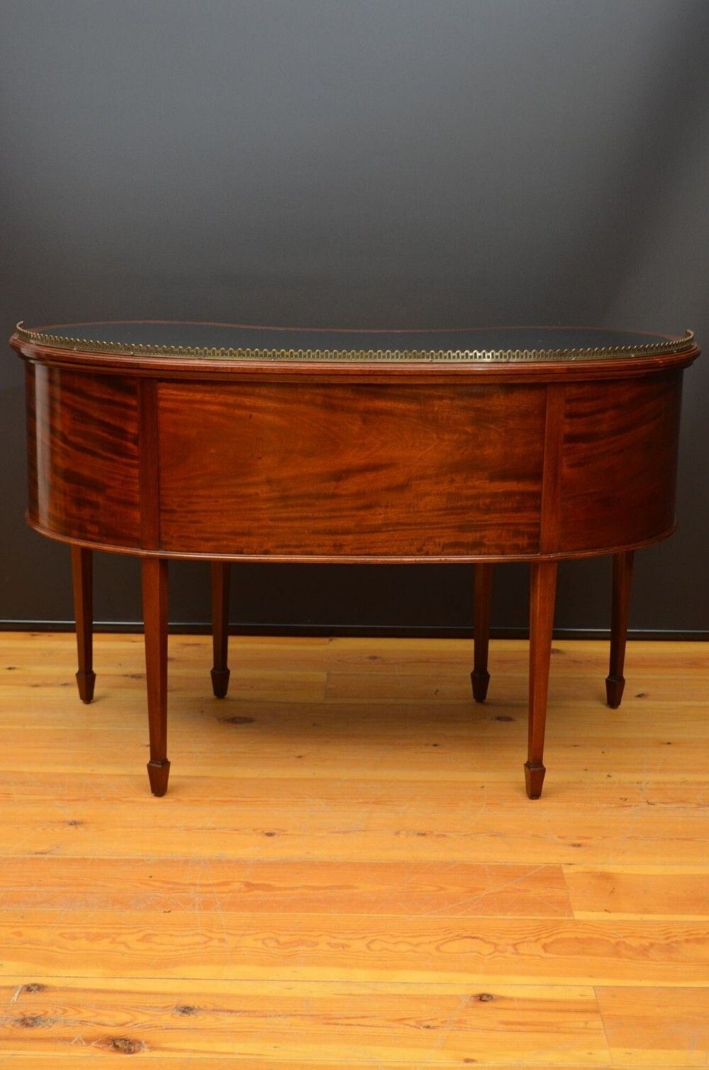 photo vinterior Edwardian Shapland & Petter Mahogany Kidney Shaped Writing Desk