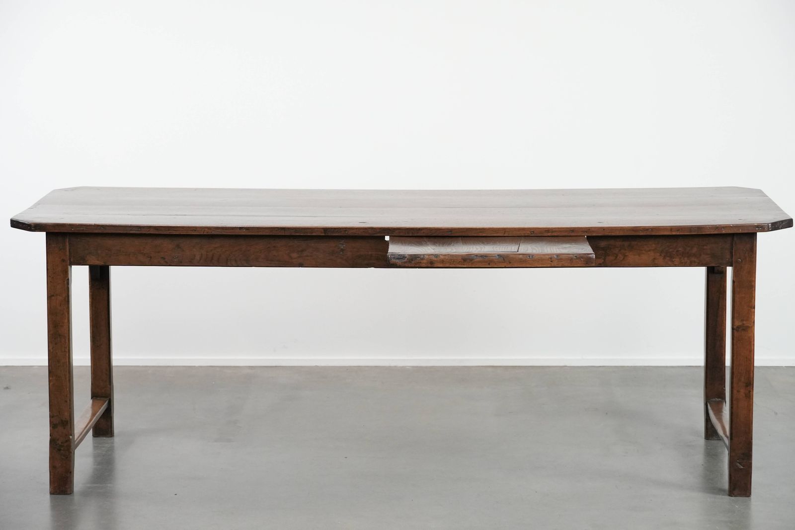 Antieke Franse Eettafel Voor 4 Tot 6 Personen, Eind 18e/Begin 19e Eeuw, Met Eikenhouten Blad, Een Lade En Een Uitschuifbare Broodplank photo 2876.0