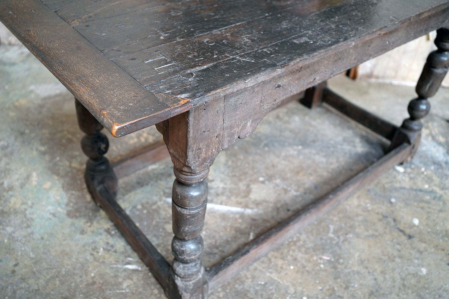 photo vintage A 17thc English Graffitied Oak Refectory Table; Southwick Hall, Northamptonshire C.1680