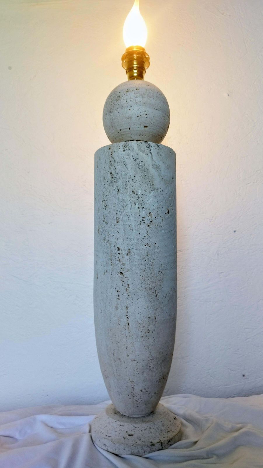 1980s Italian Travertine Table Side Lamp Sculptural Stone Obelisk Mid Century Modern photo vinterior