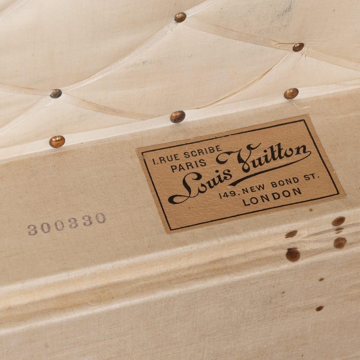 photo vinterior Antique 20th Century Louis Vuitton Trunk In Monogram Canvas, France C.1920