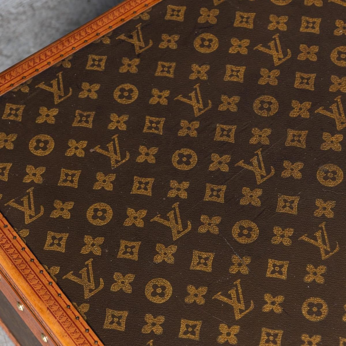 photo buy 20th Century Louis Vuitton Suitcase In Monogram Canvas, France