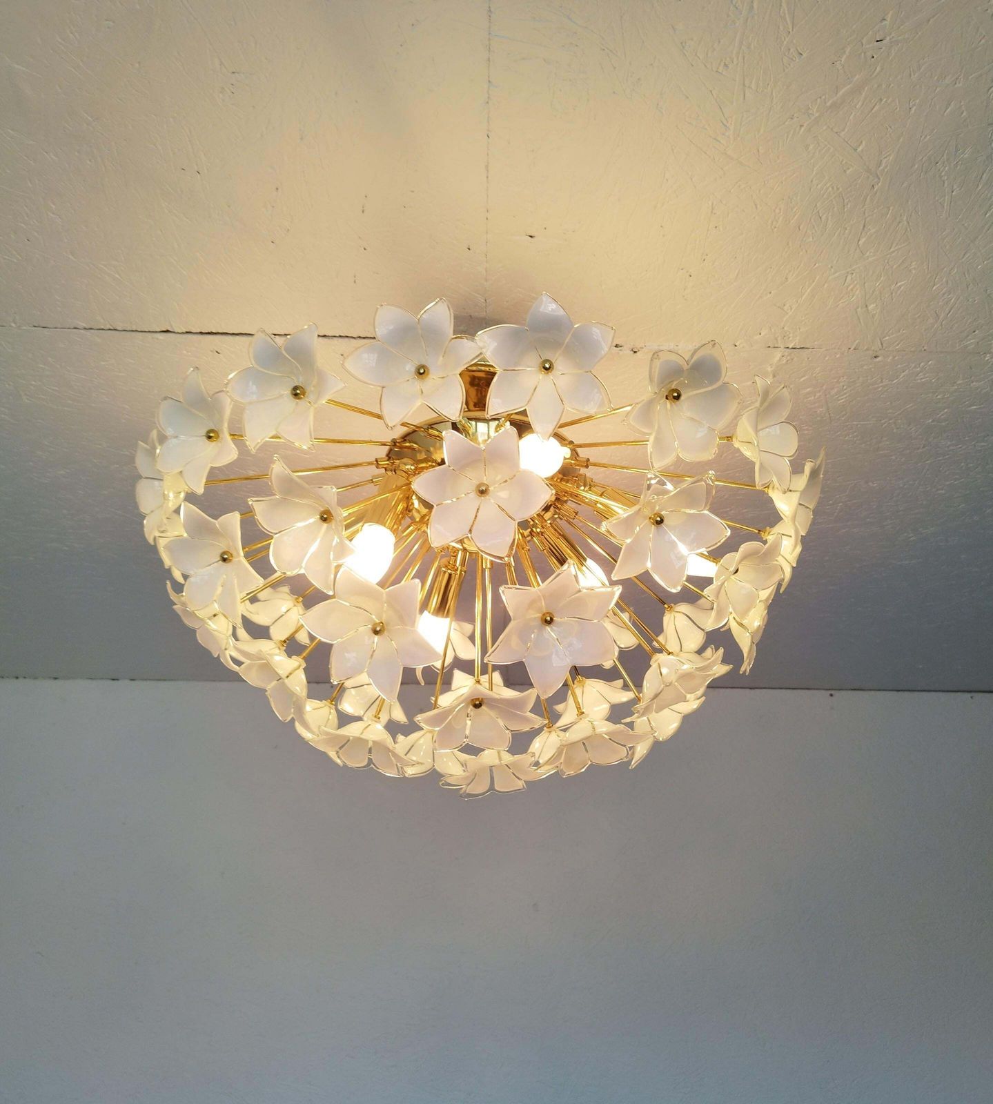 Contemporary Design Murano Style White Flower Sputnik Flush Mount Chandelier photo furniture