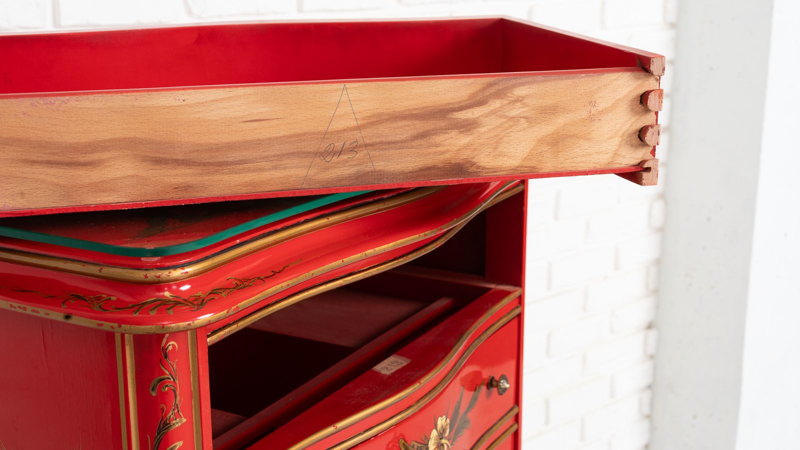 Red Lacquered Set With Oriental Scenes – Chest Of Drawers And Two Side Tables photo furniture