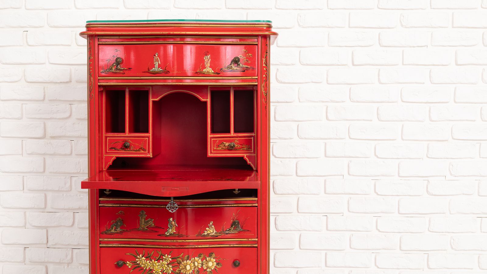 Red Lacquered Set With Oriental Scenes – Chest Of Drawers And Two Side Tables photo for sale