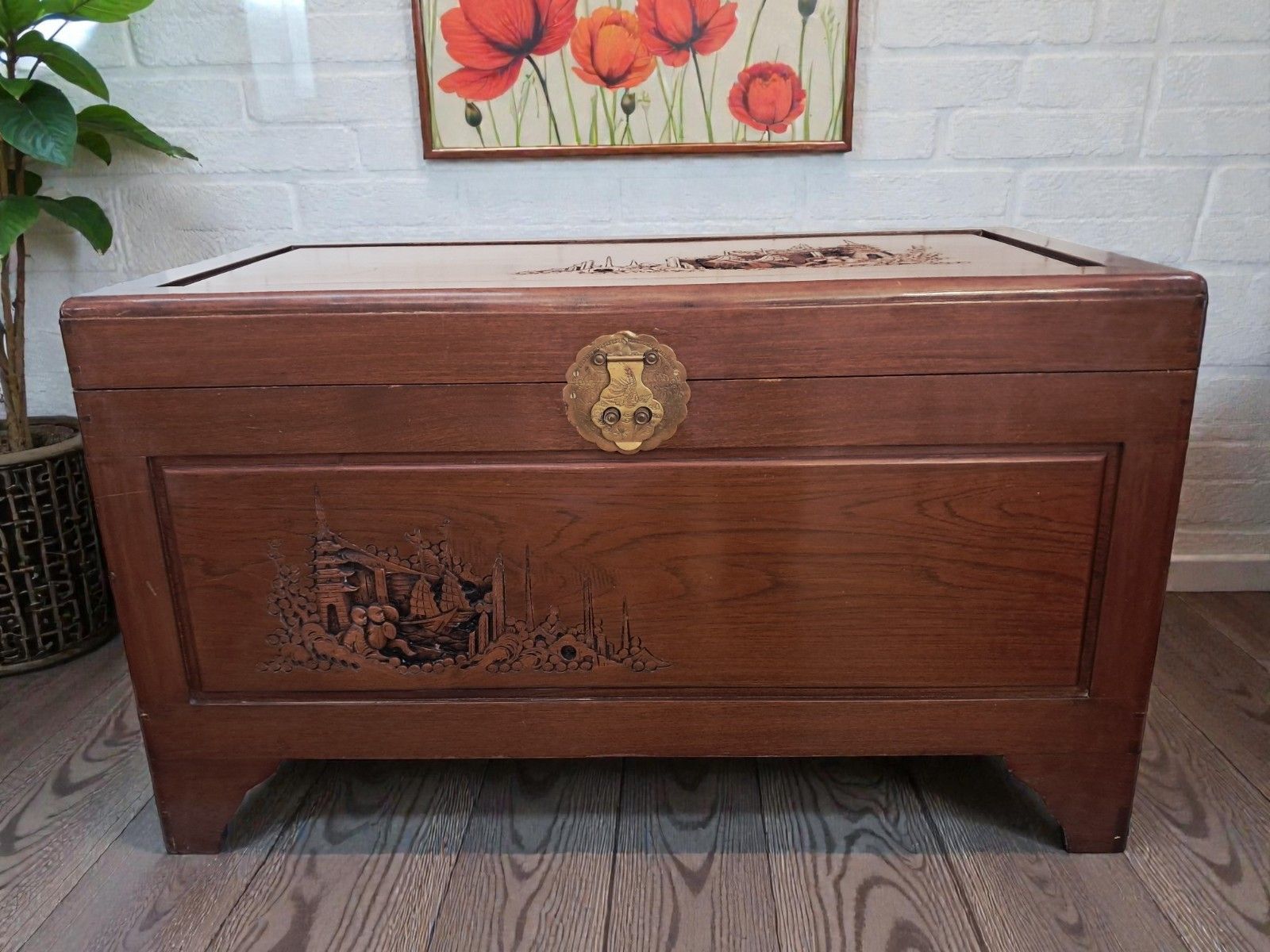 photo furniture Antique Large Camphor Wood Trunk  Asian Oriental Carved Chest /  Trunk / Coffee