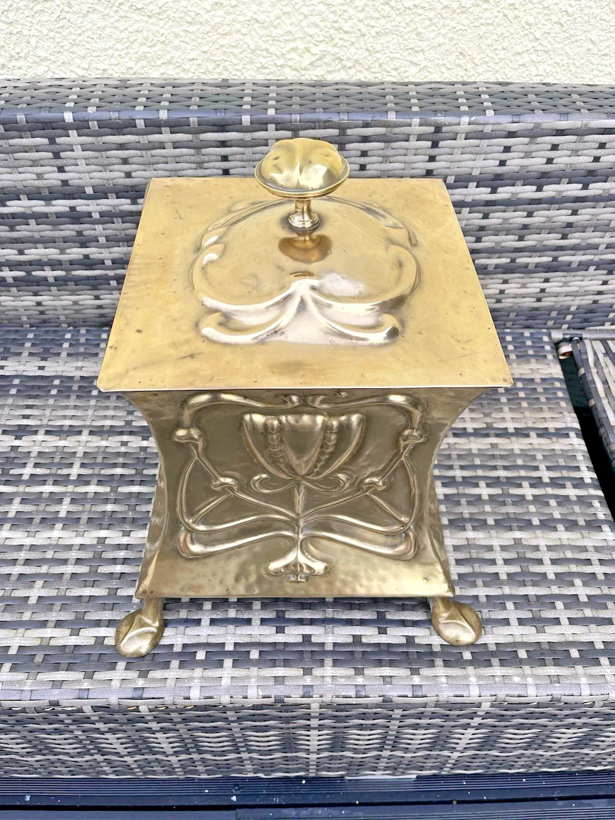 Antique Art Nouveau Floral Brass Beaten Riveted Coal Box Scuttle Bucket Log Bin photo 695.0