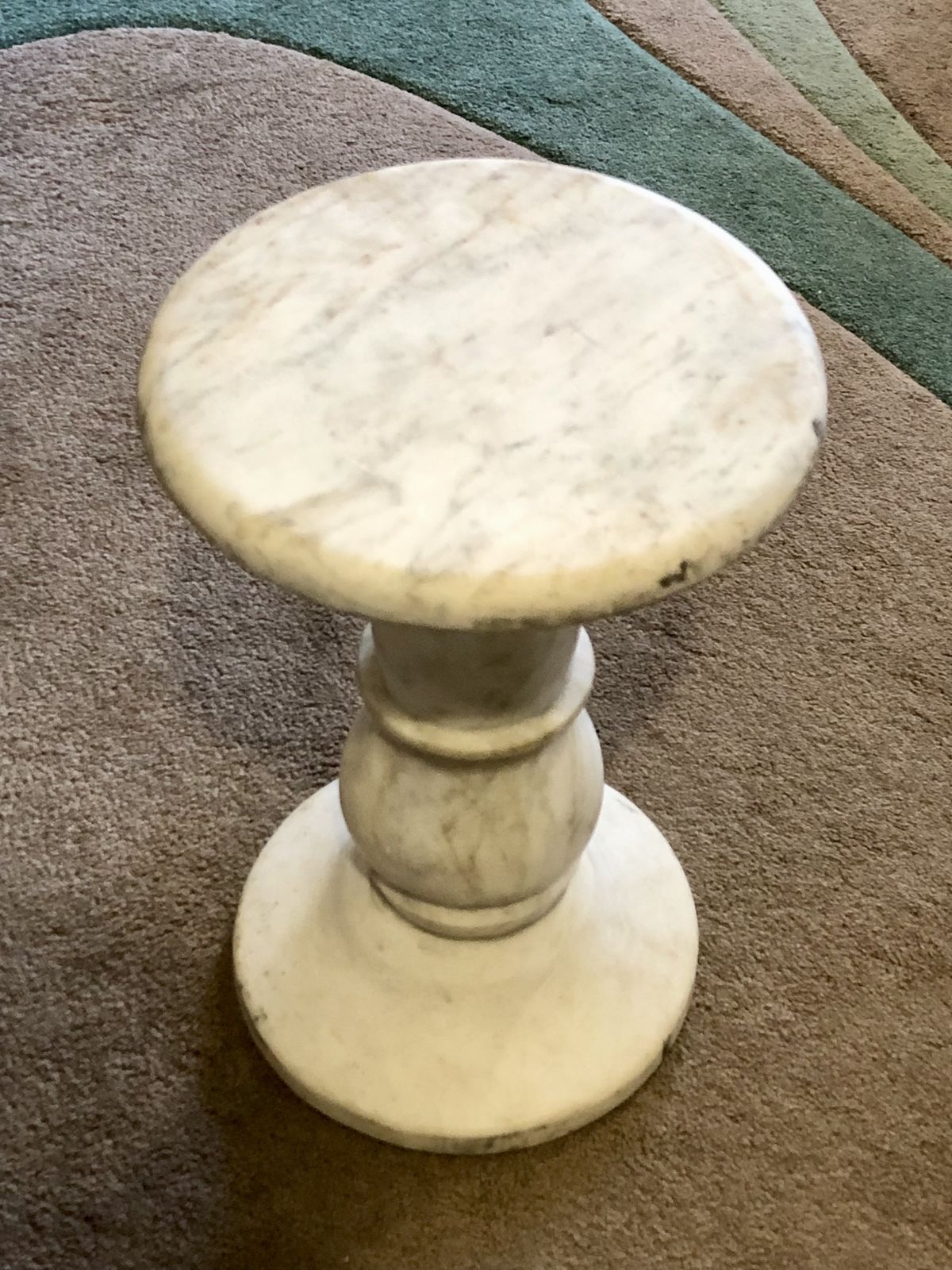 photo vinterior Handsome Antique Off White Marble Pedestal