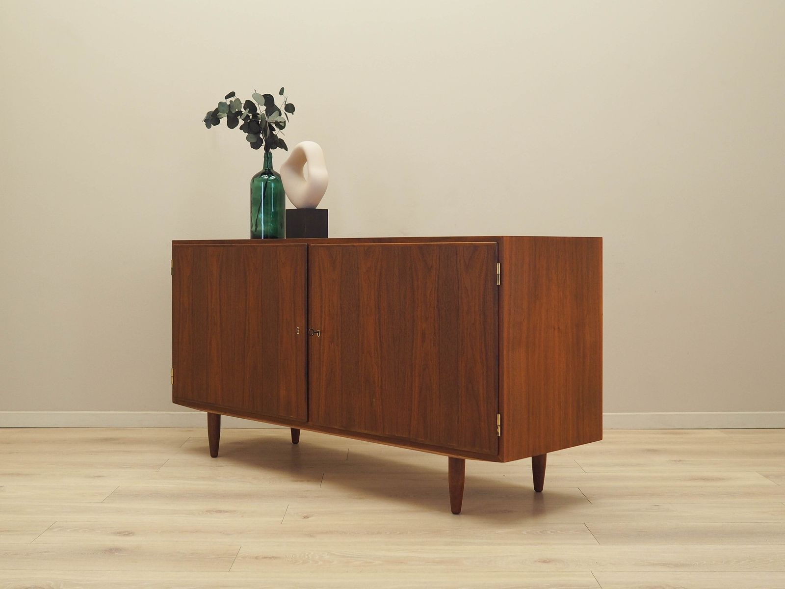 Walnoot Kast, Deens Design, Jaren 1970, Ontwerper: Carlo Jensen, Fabrikant: Hundevad photo Meubels