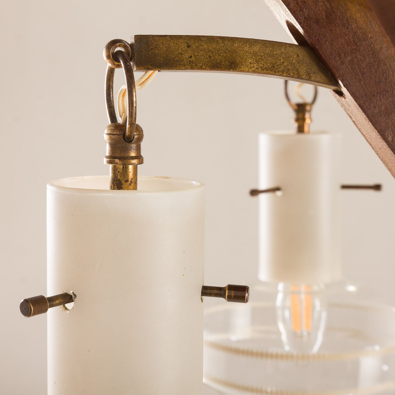 photo vinterior Itailan Mid Century Murano Glass And Teak Chandelier Attr. To Stilnovo, 1960s