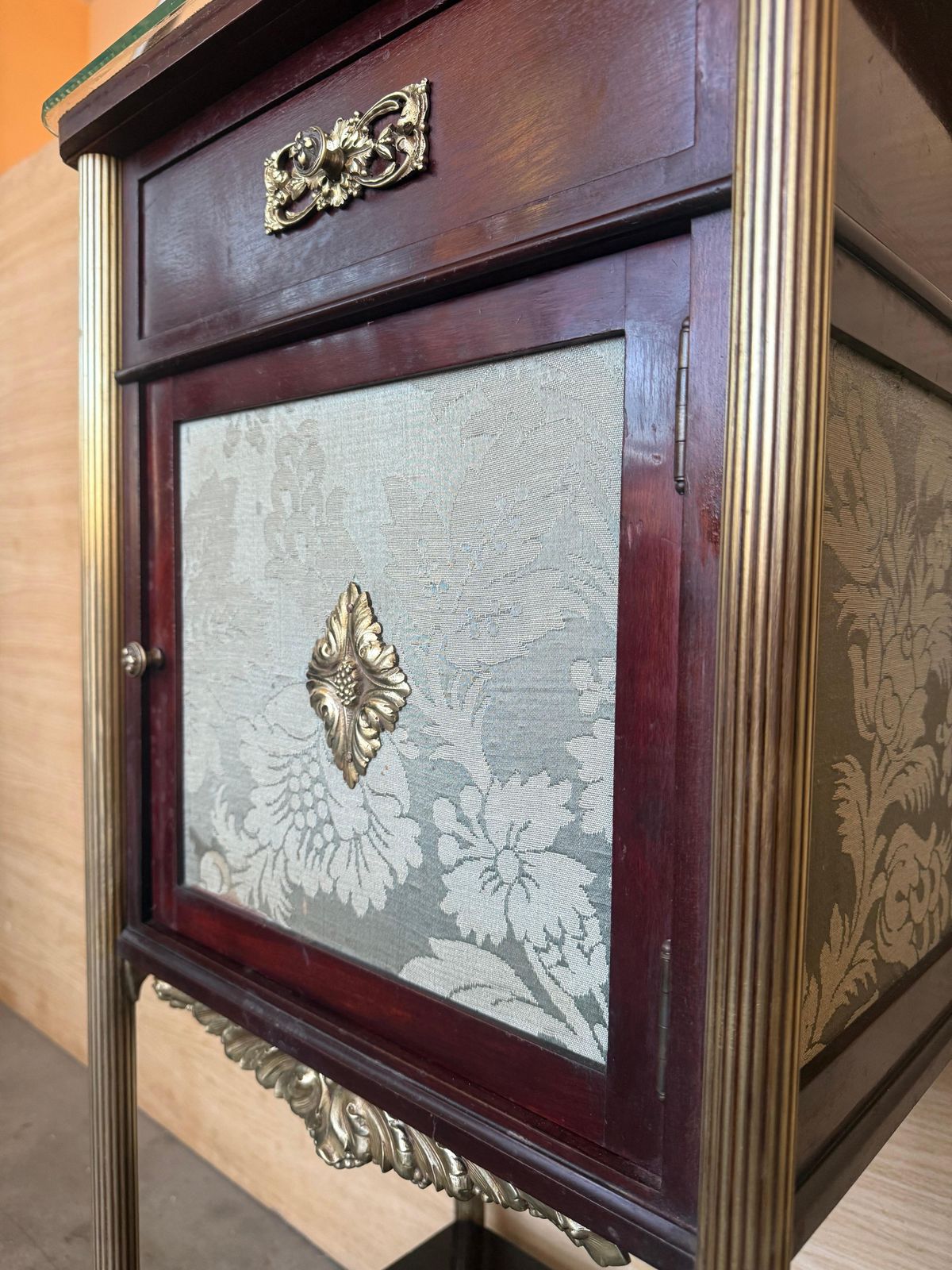photo vinterior Paire de tables de chevet d'époque françaises en acajou, XIXe siècle